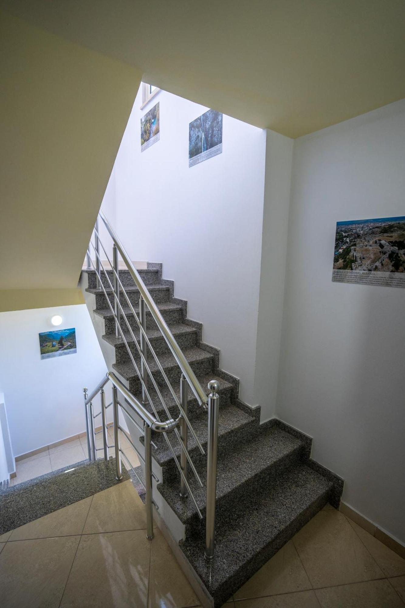 Golden Sleep Hostel شكودر المظهر الخارجي الصورة